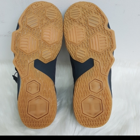 LeBron 13's low top - Picture 2 of 8